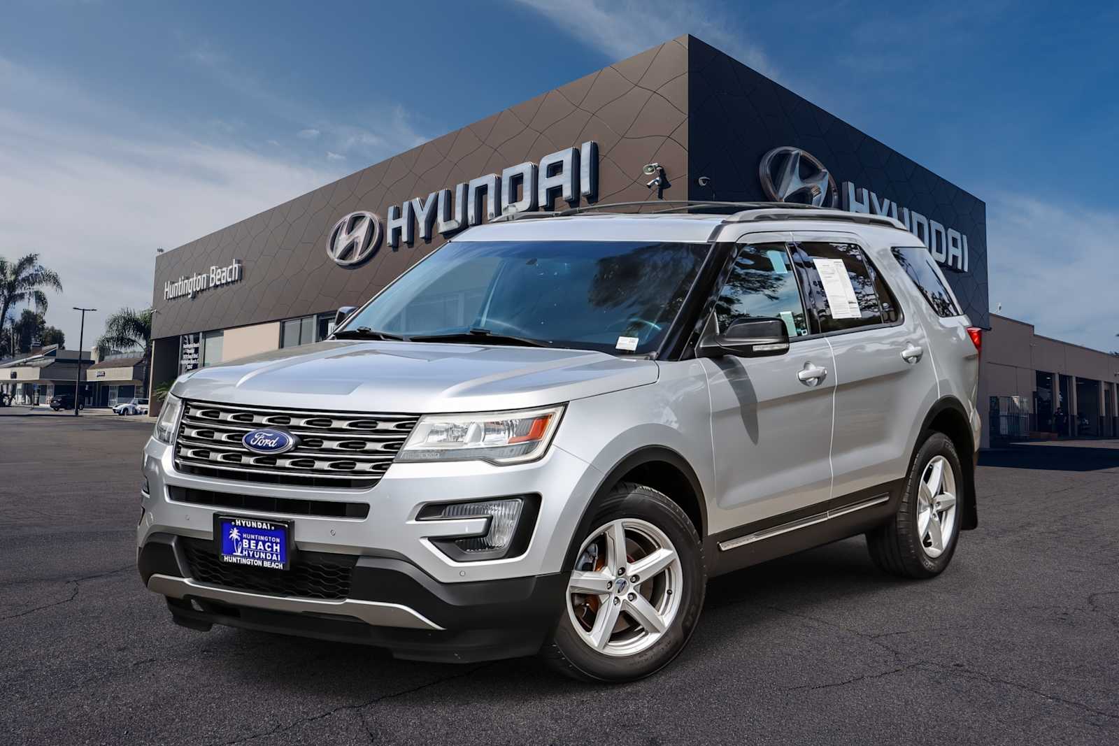 2016 Ford Explorer XLT Image 1 of 27