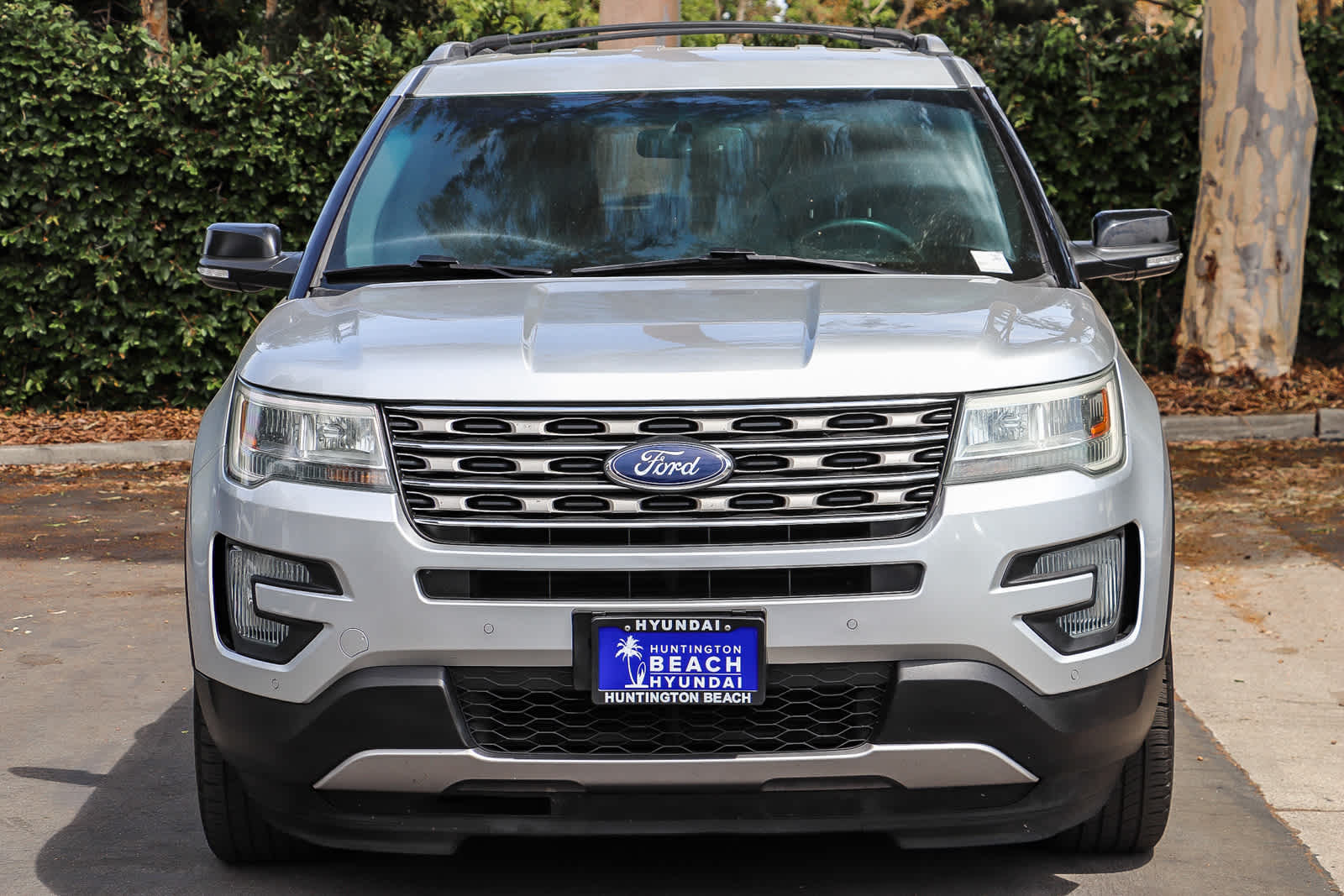 2016 Ford Explorer XLT Image 2 of 27