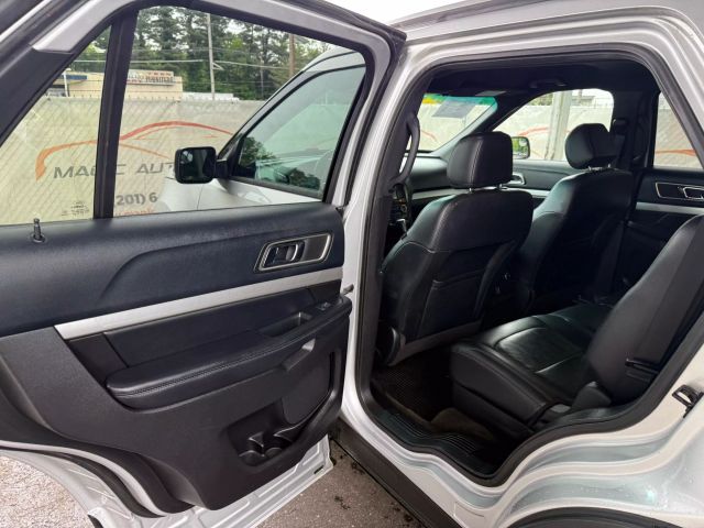 Vehicle image 17 of 51