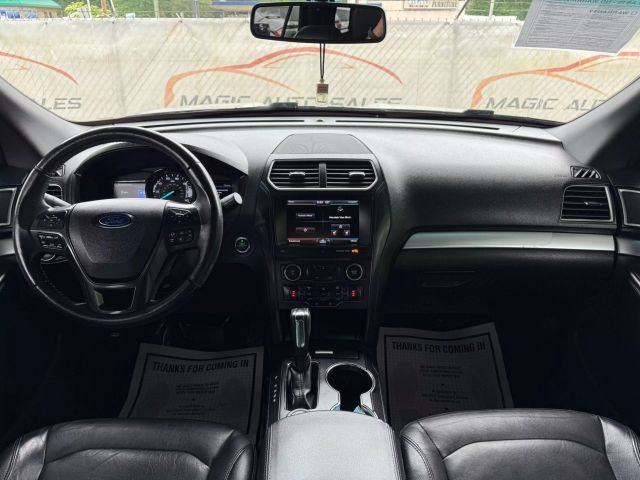 Vehicle image 28 of 51