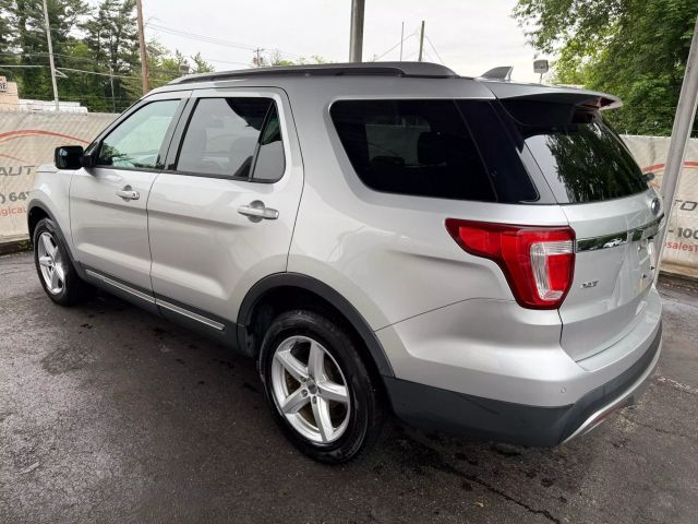 Vehicle image 10 of 51