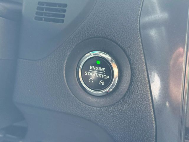 Vehicle image 32 of 51