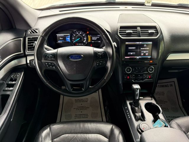 Vehicle image 33 of 51
