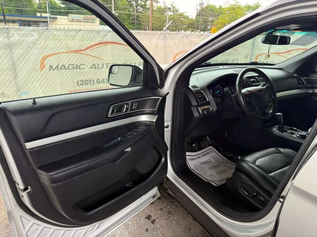 Vehicle image 14 of 51