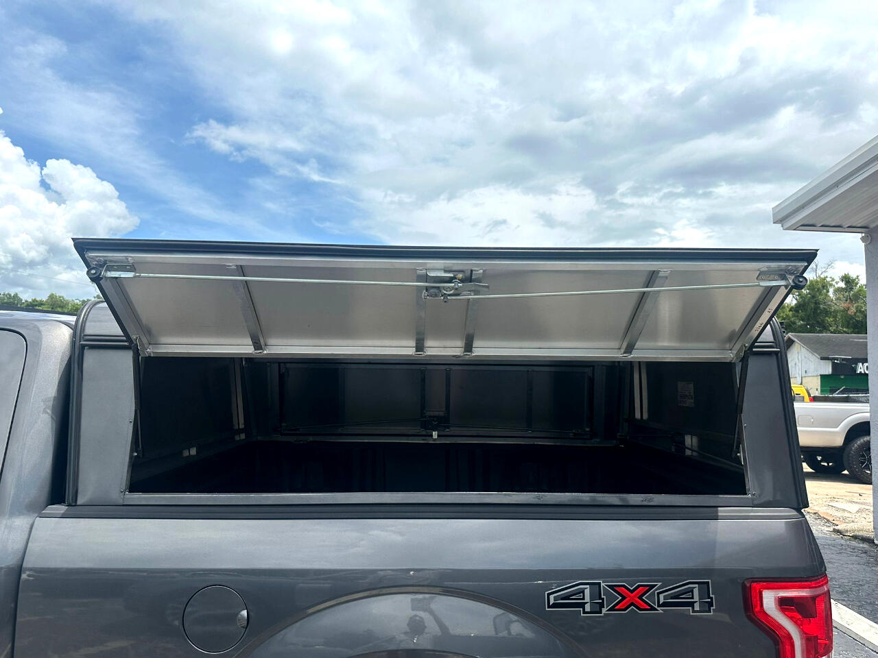 Vehicle image 9 of 19