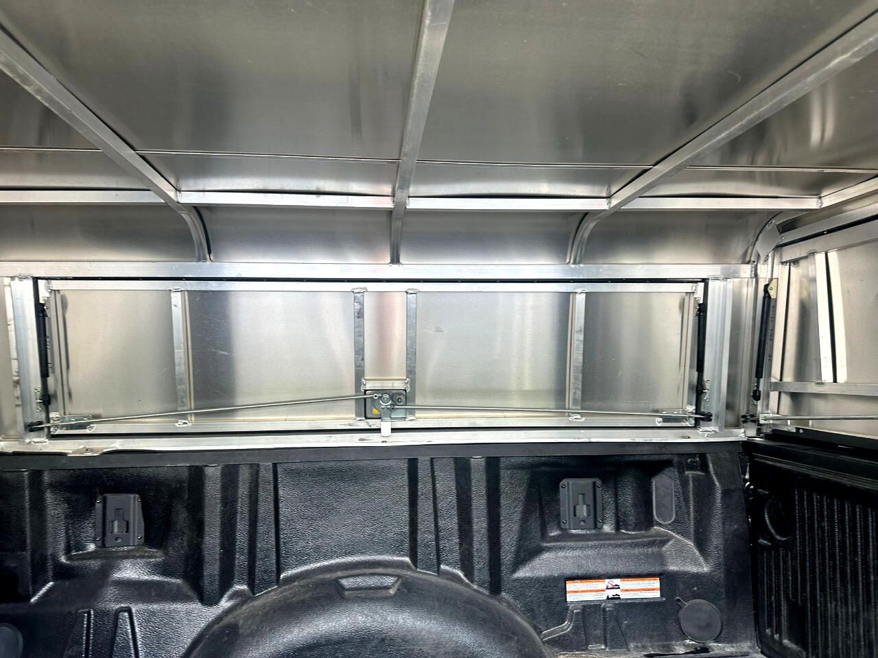 Vehicle image 17 of 19