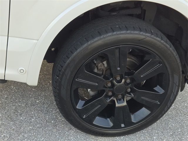 Vehicle image 16 of 24