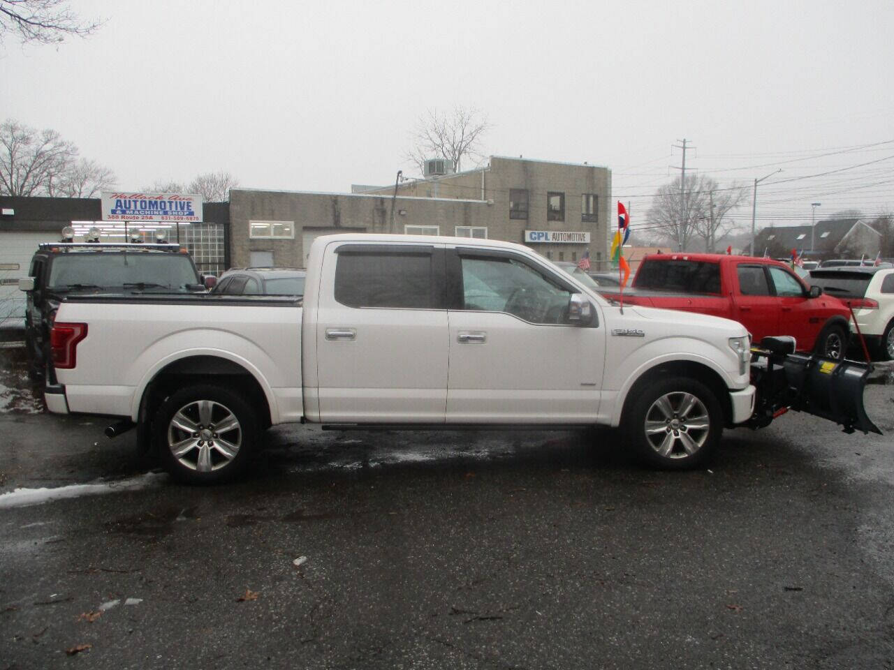 2016 Ford F-150 Platinum Image 2 of 19