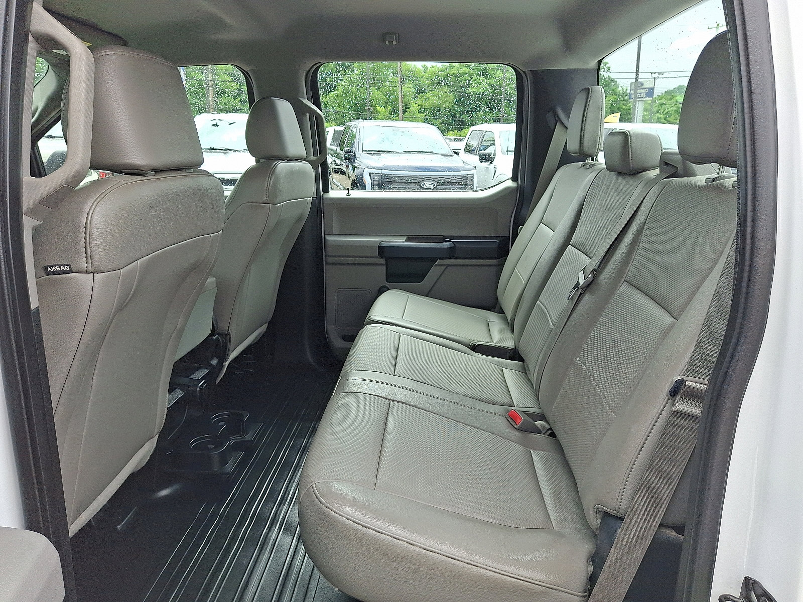 Vehicle image 11 of 31