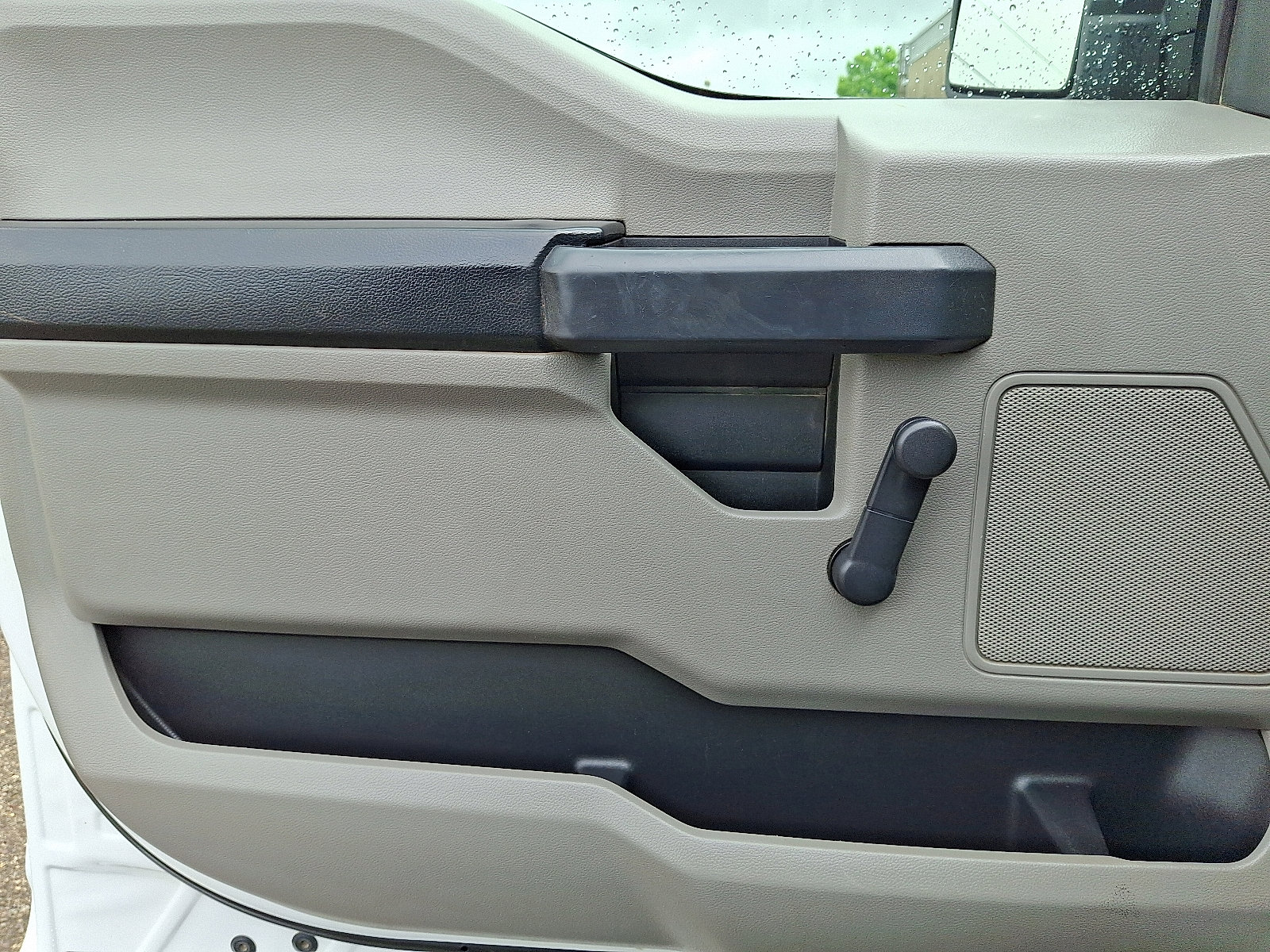 Vehicle image 16 of 31