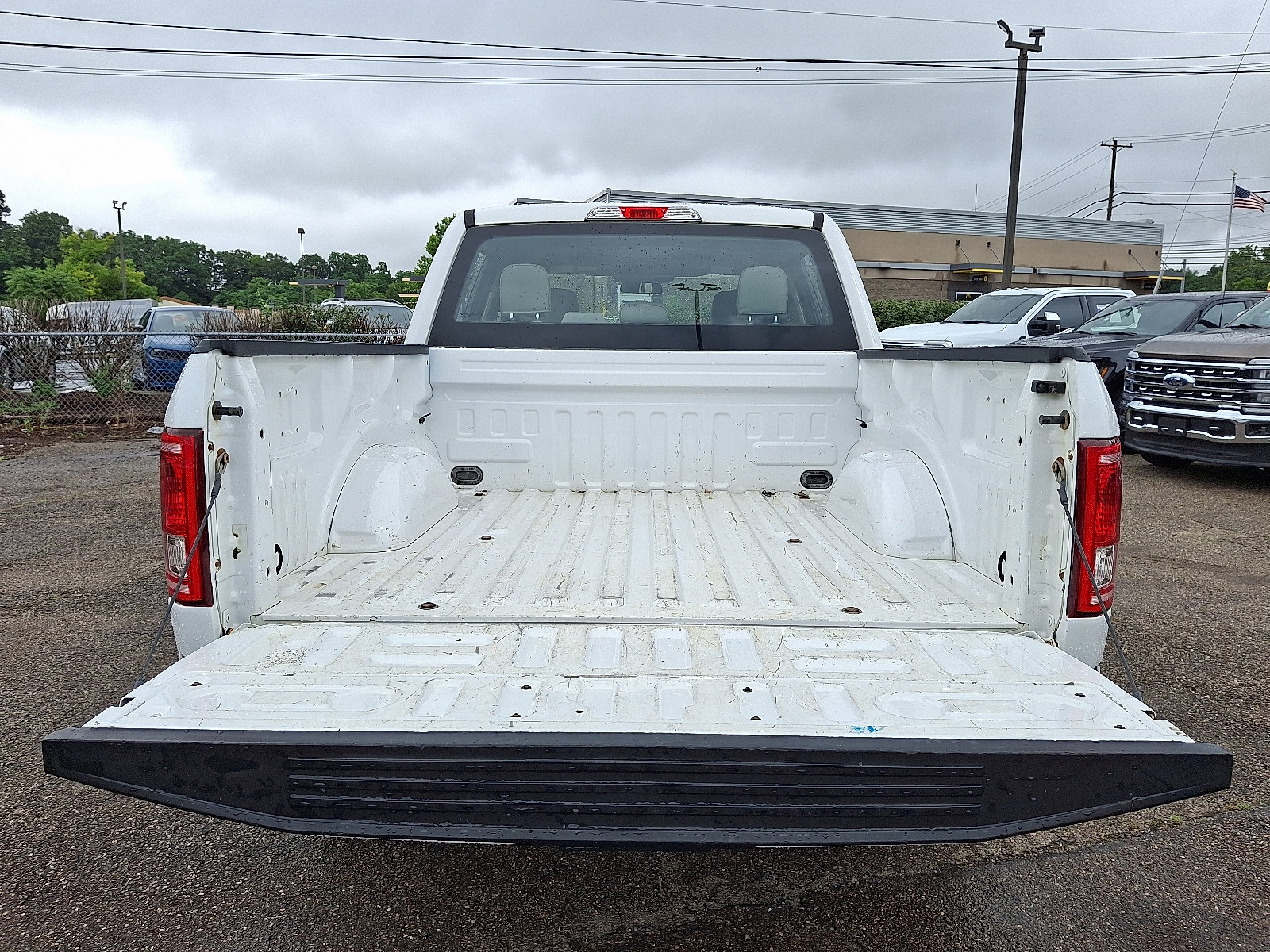 Vehicle image 10 of 31