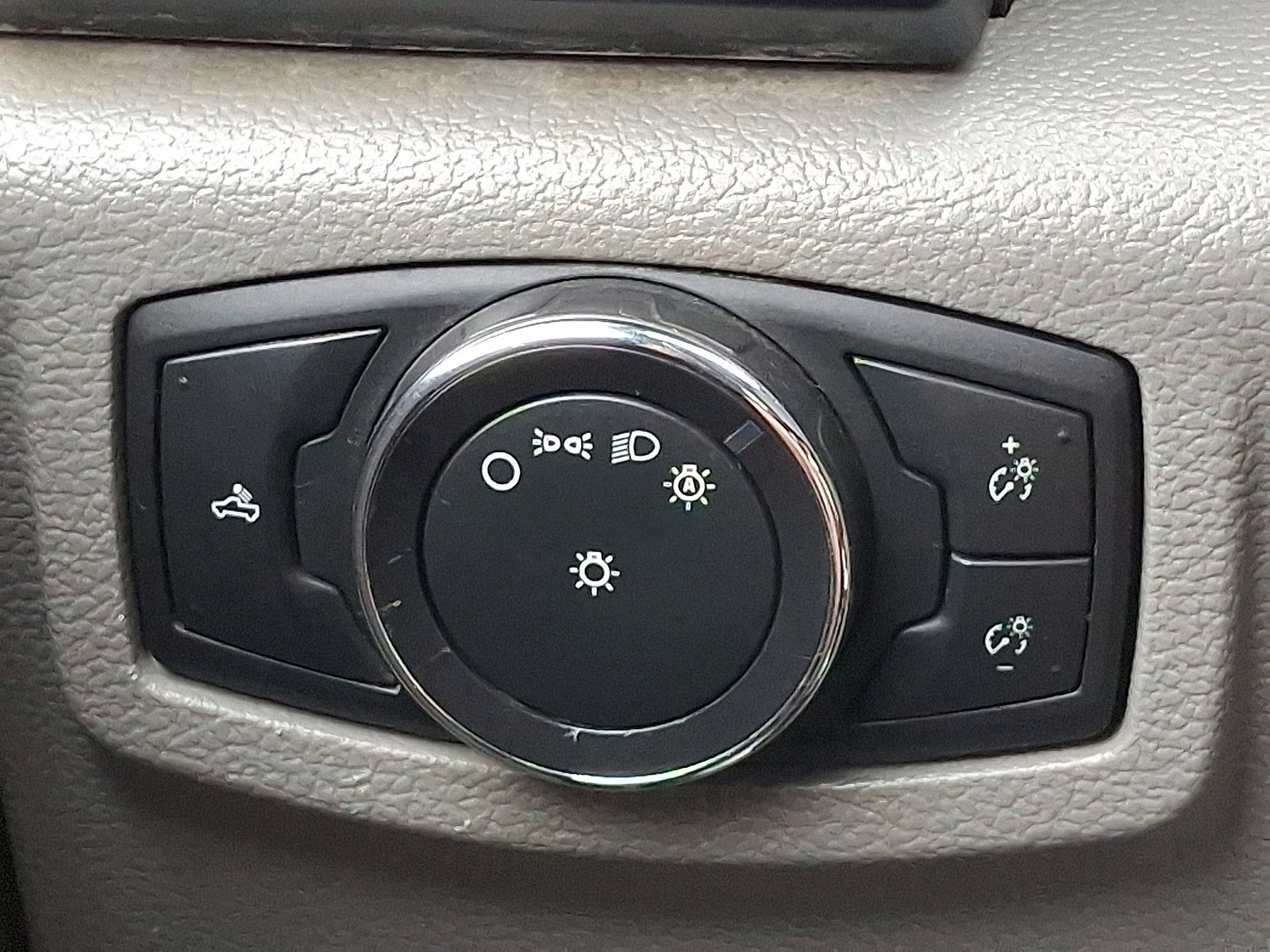 Vehicle image 24 of 31