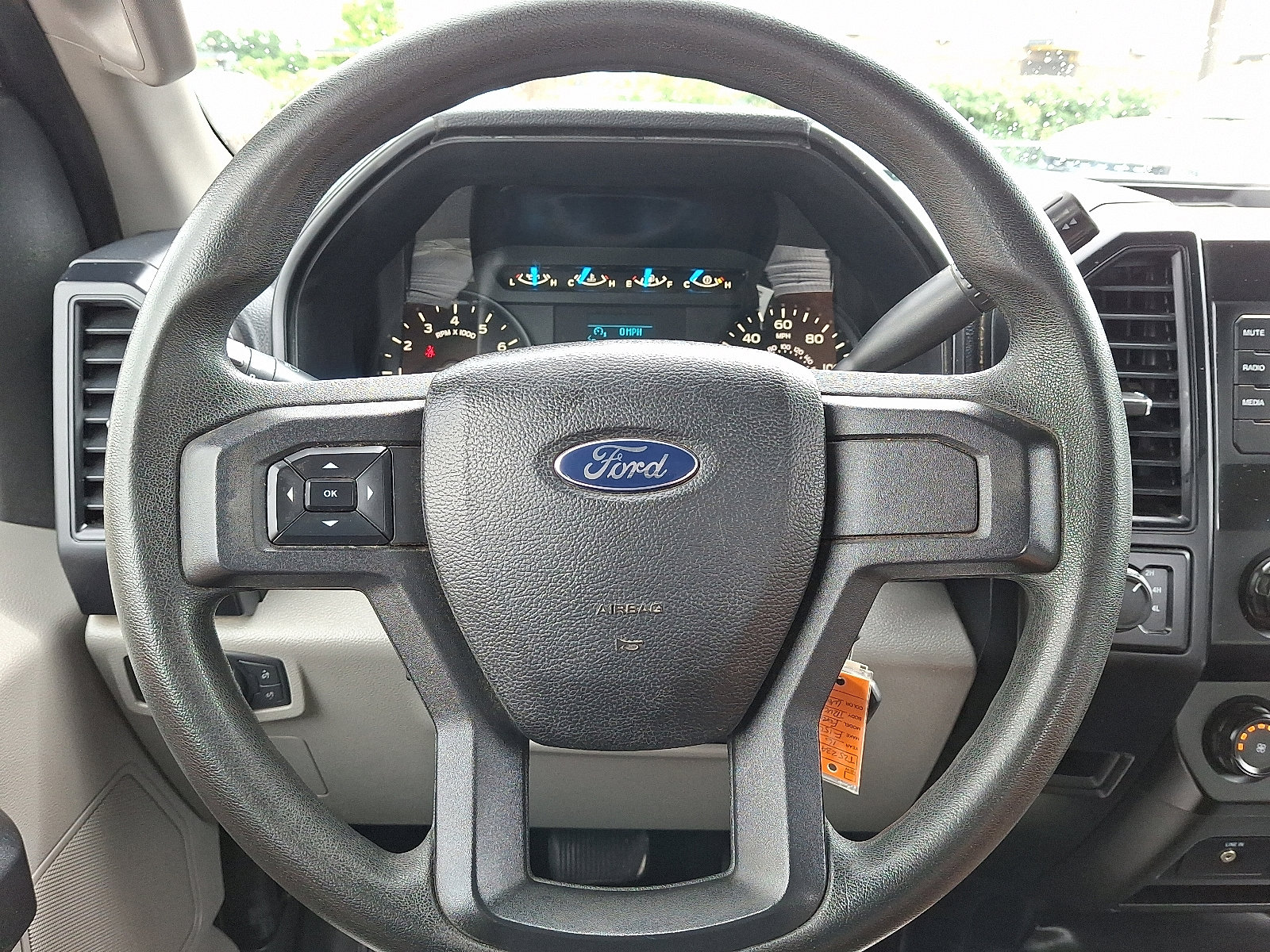 Vehicle image 23 of 31
