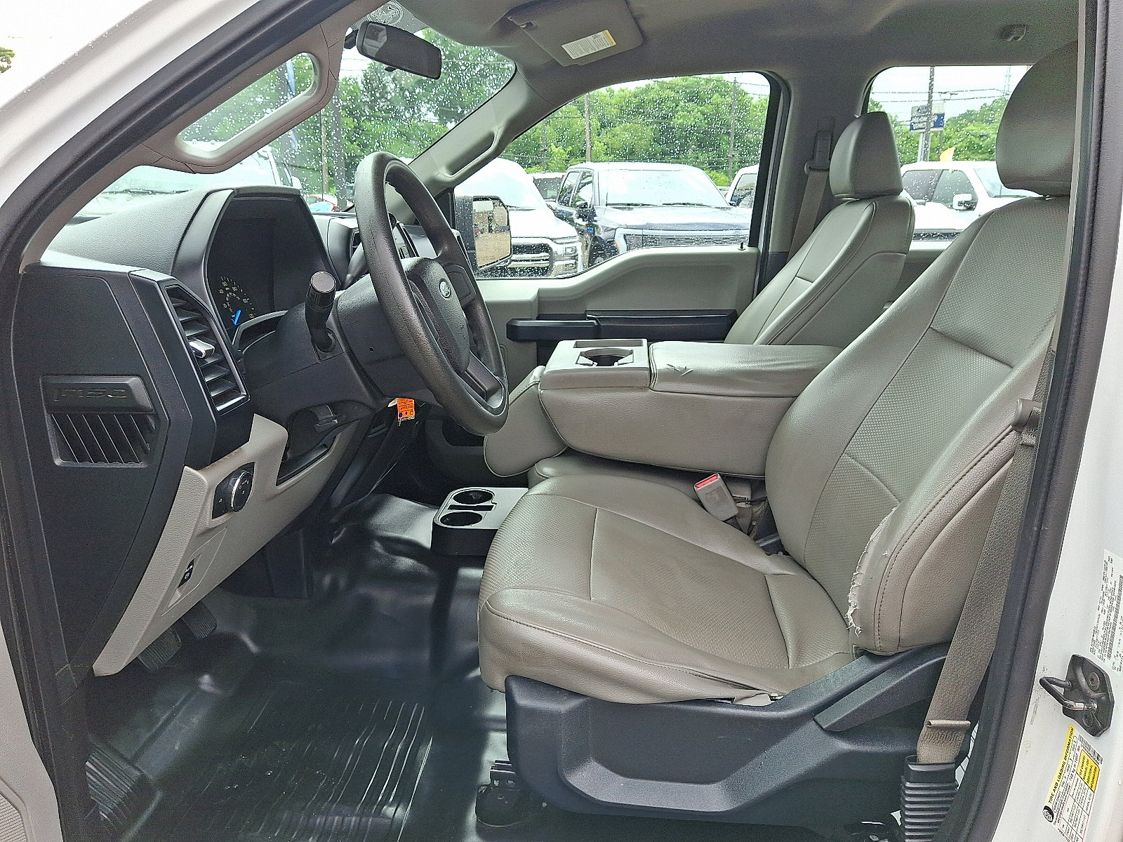 Vehicle image 12 of 31