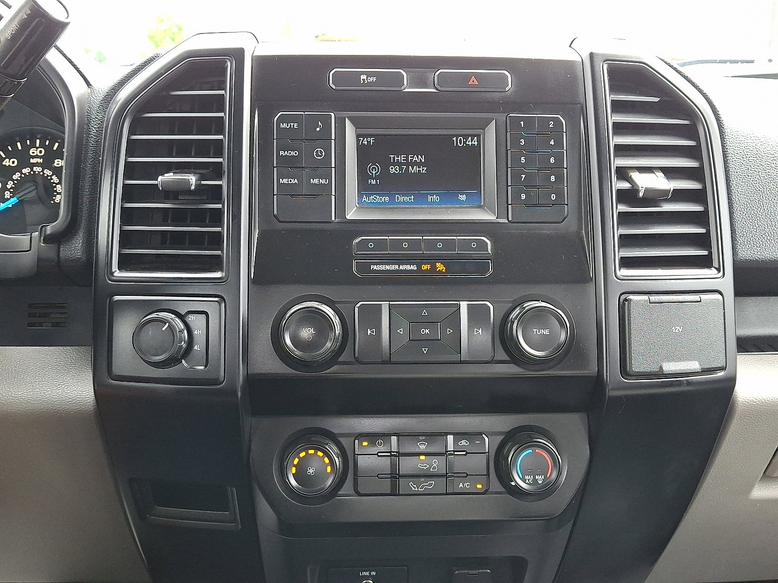 Vehicle image 15 of 31