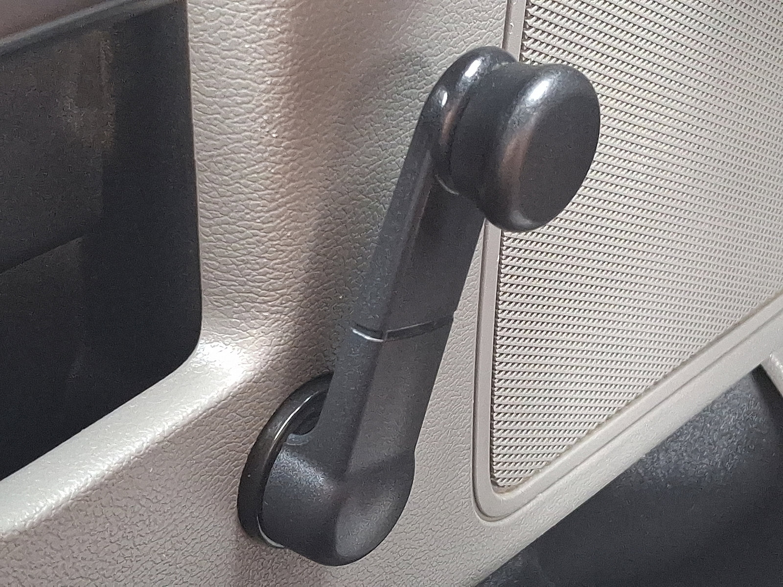 Vehicle image 25 of 31