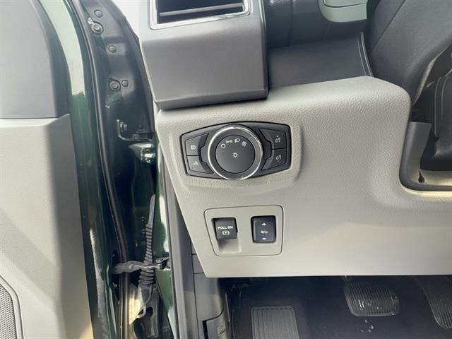 2016 Ford F-150 XLT Image 13 of 33