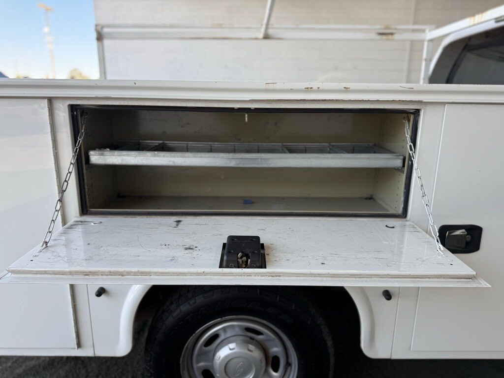 Vehicle image 23 of 48