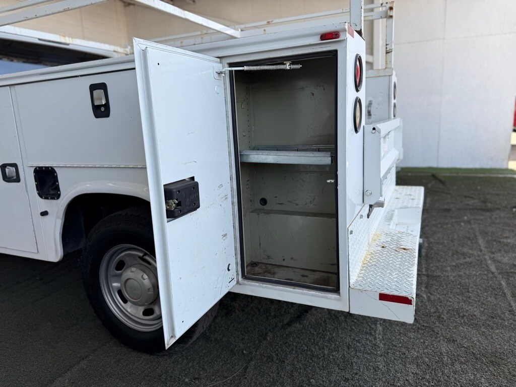 Vehicle image 19 of 48