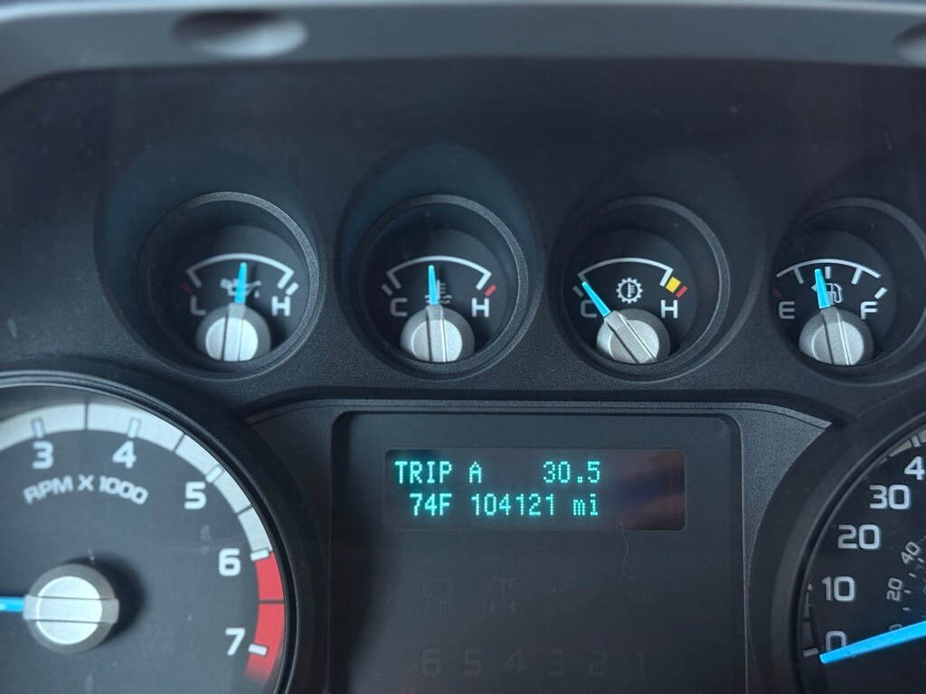 Vehicle image 33 of 48