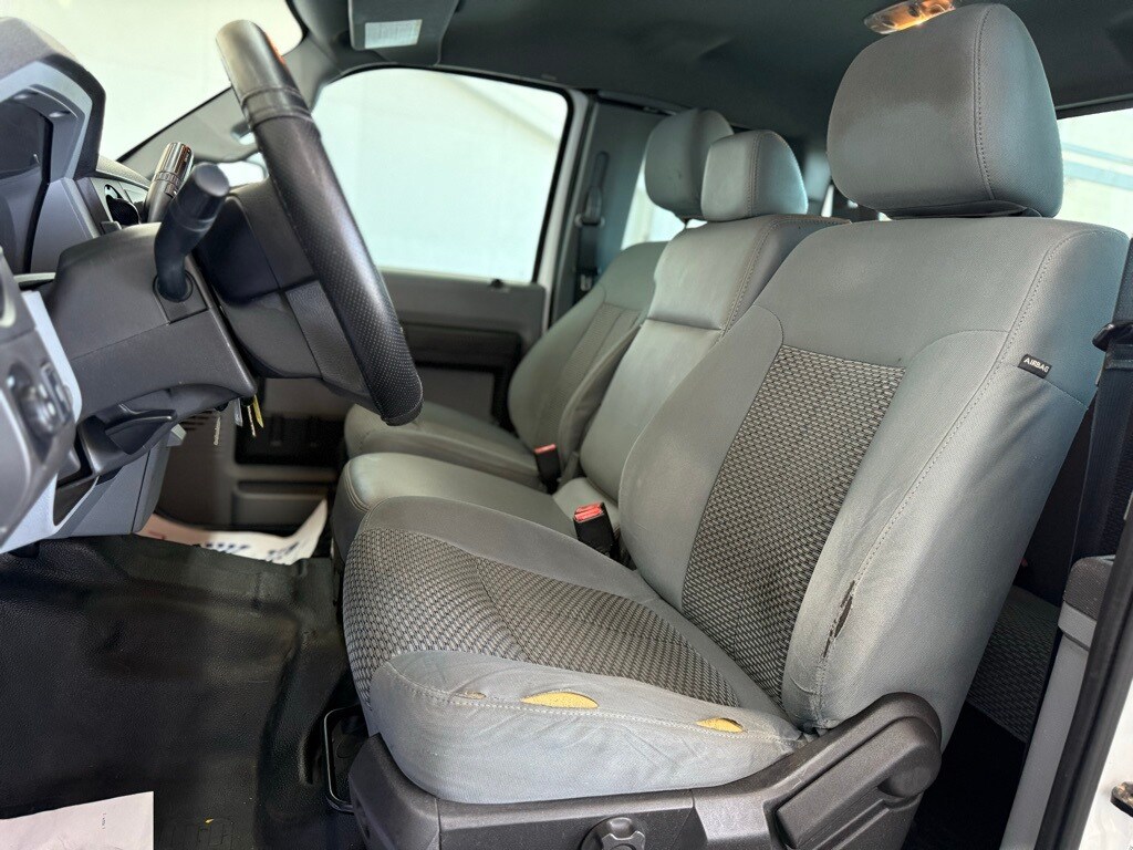 Vehicle image 37 of 48