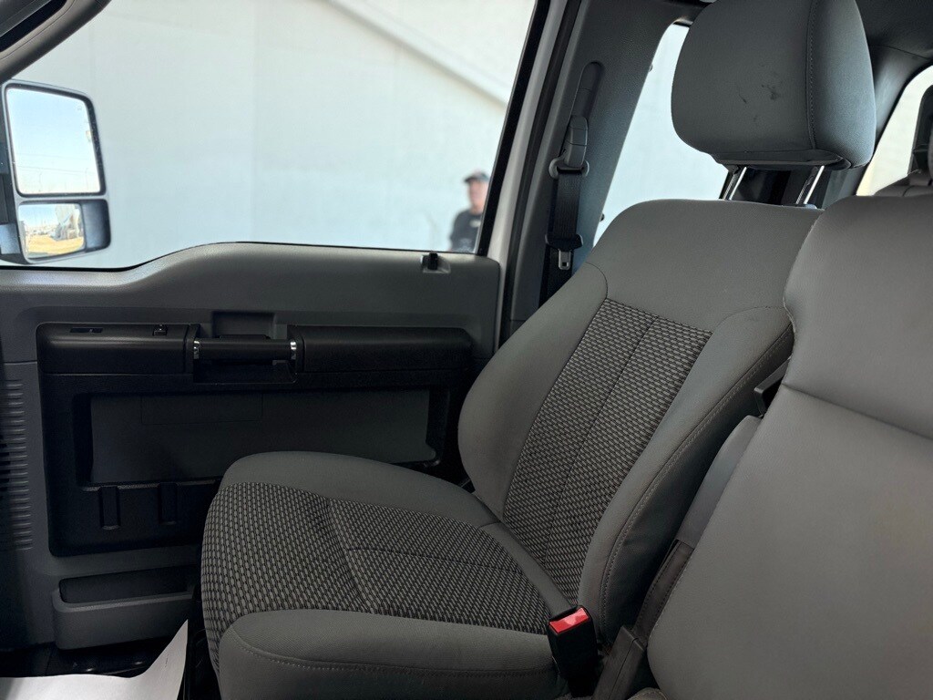 Vehicle image 39 of 48