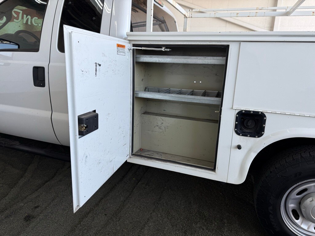 Vehicle image 17 of 48