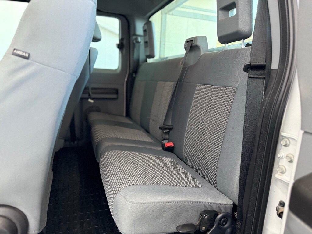 Vehicle image 40 of 48