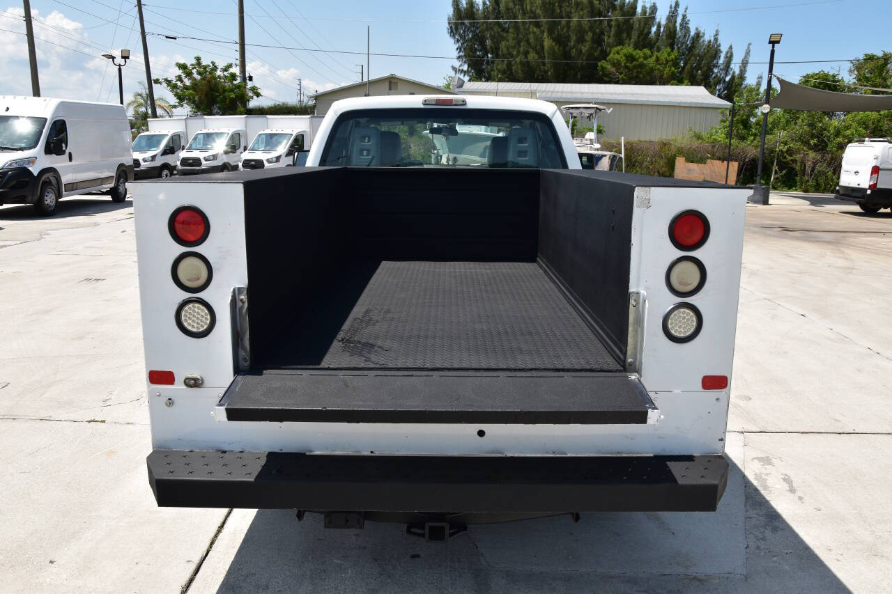 Vehicle image 11 of 15
