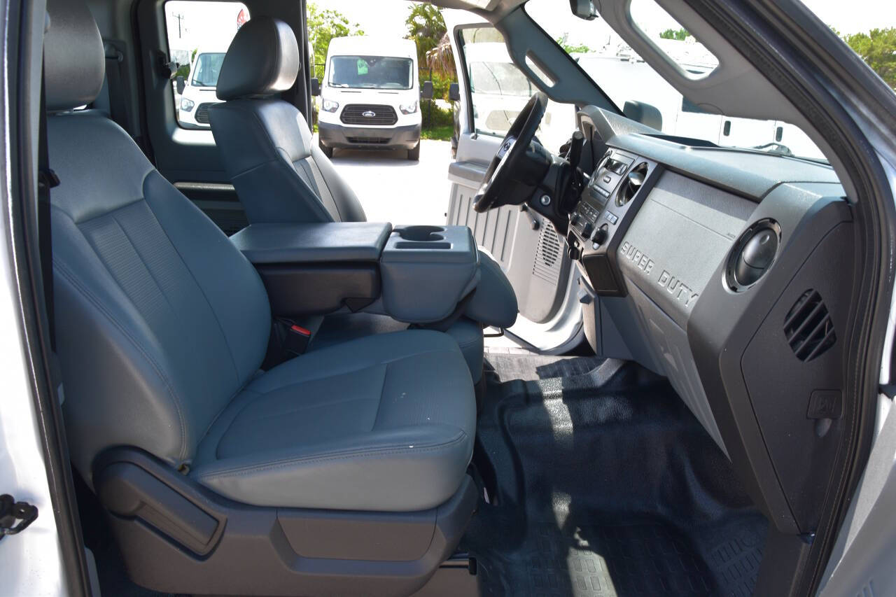 Vehicle image 13 of 15