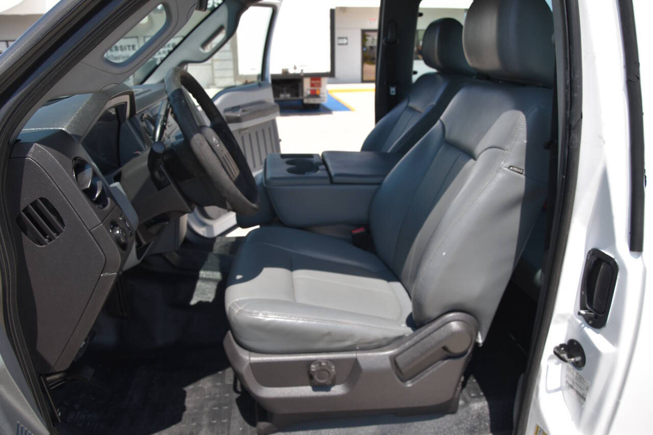 Vehicle image 12 of 15