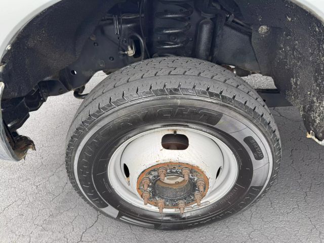 Vehicle image 12 of 27