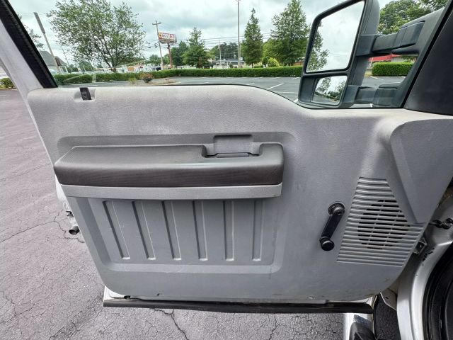 Vehicle image 17 of 27