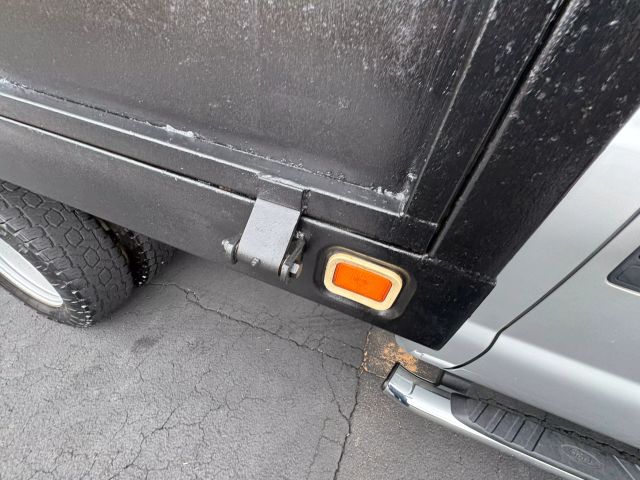 Vehicle image 21 of 27