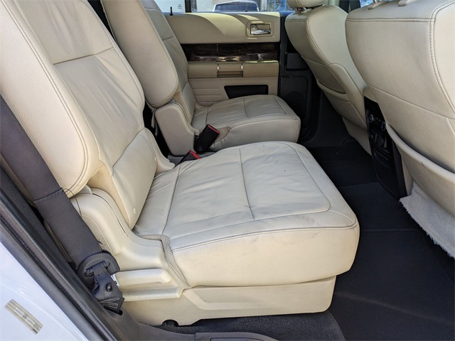 Vehicle image 27 of 32