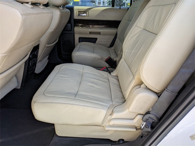 Vehicle image 25 of 32