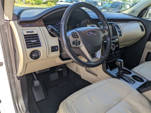 Vehicle image 10 of 32