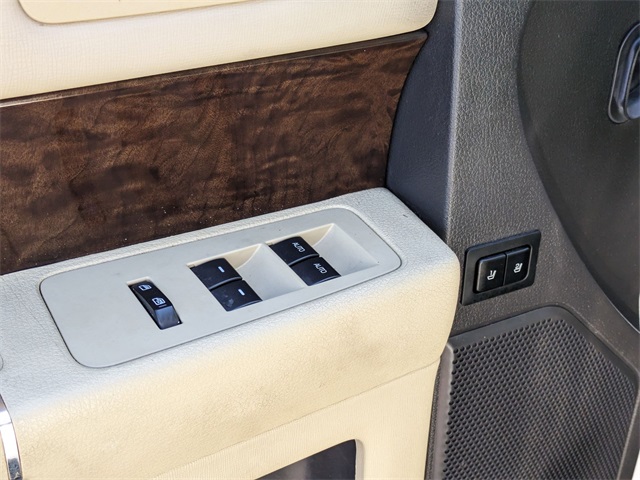 Vehicle image 21 of 32