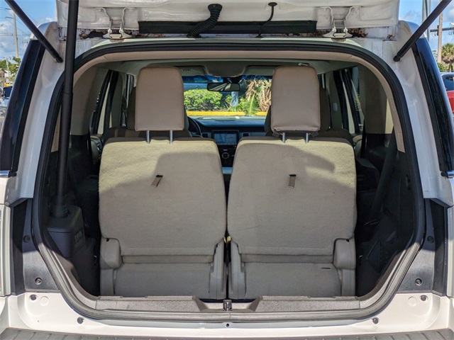 Vehicle image 26 of 32
