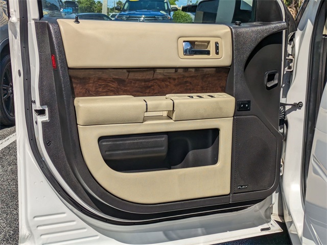 Vehicle image 9 of 32