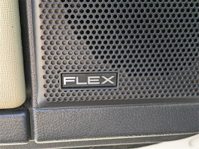 Vehicle image 22 of 32