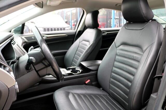 Vehicle image 7 of 17