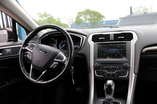 Vehicle image 13 of 17