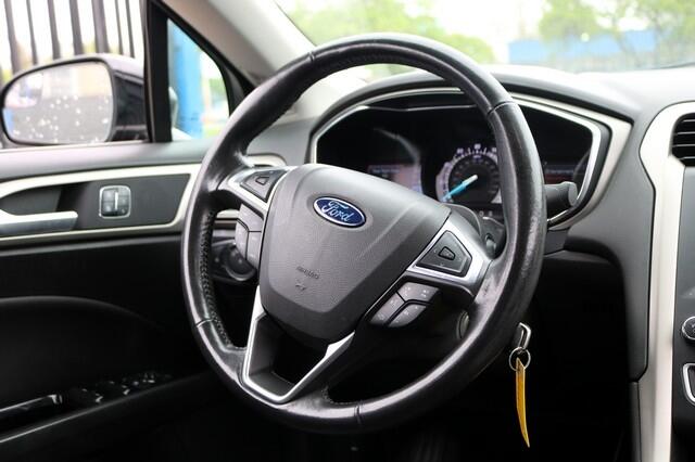 Vehicle image 14 of 17