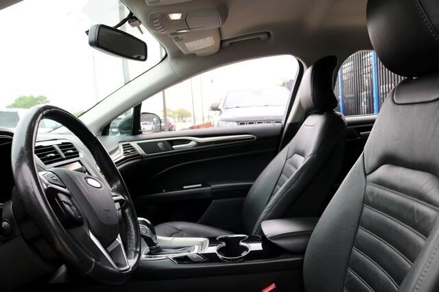 Vehicle image 8 of 17