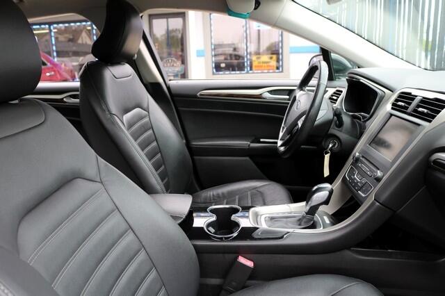 Vehicle image 11 of 17