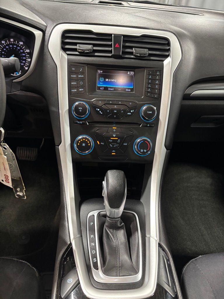 Vehicle image 22 of 28