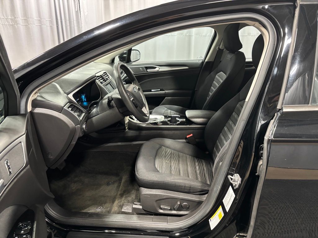 Vehicle image 13 of 28