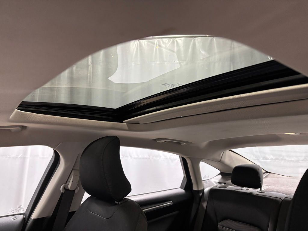 Vehicle image 16 of 28