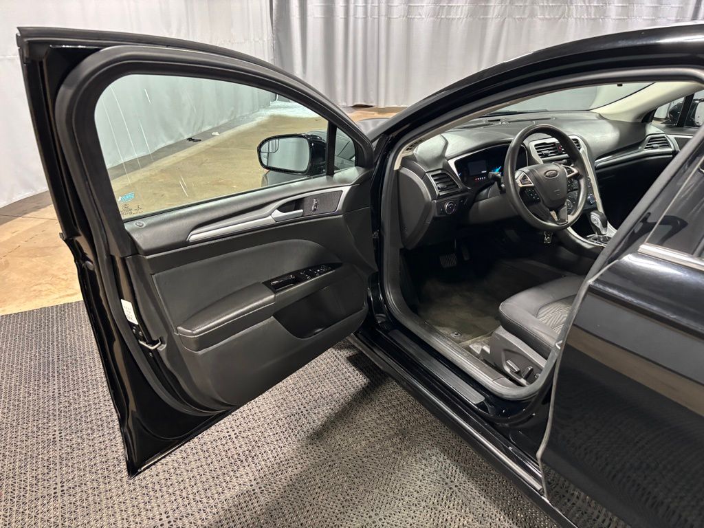 Vehicle image 15 of 28